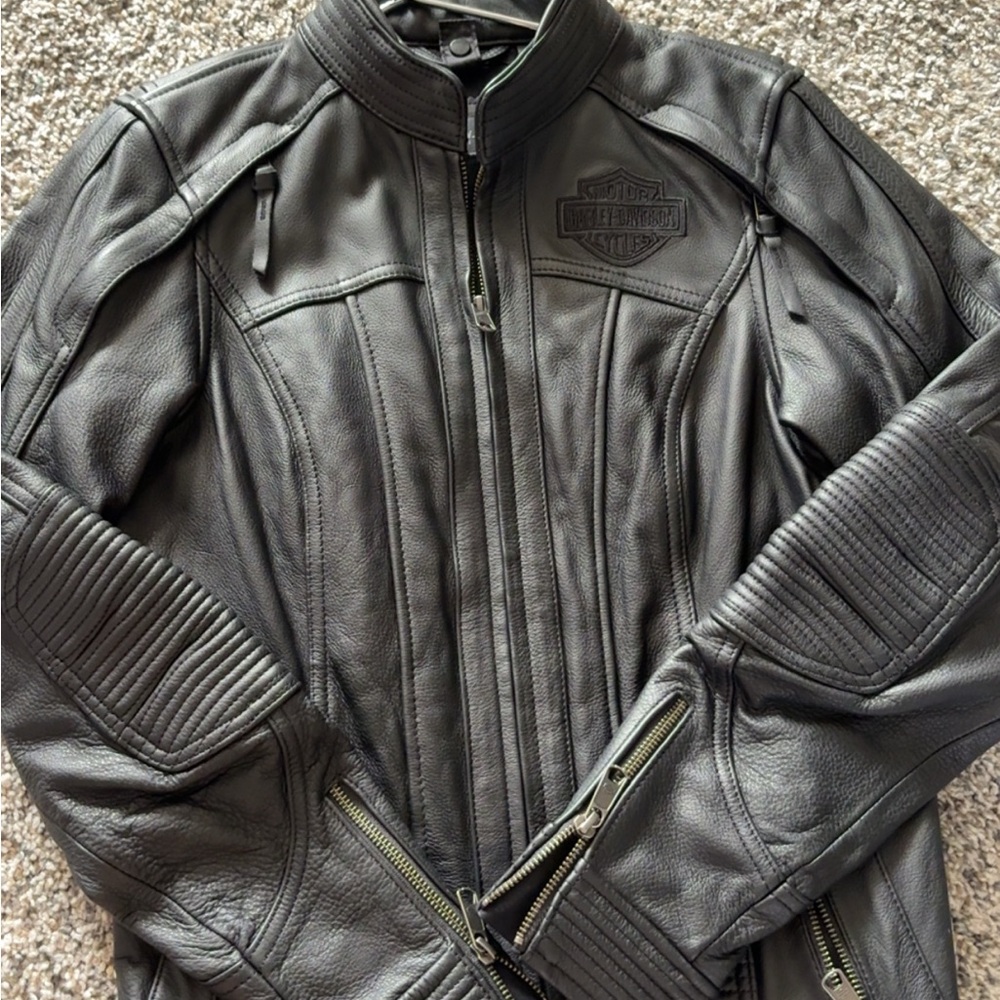 Harley-Davidson Black Leather Jacket with Skull Motif - Picture 2 of 5